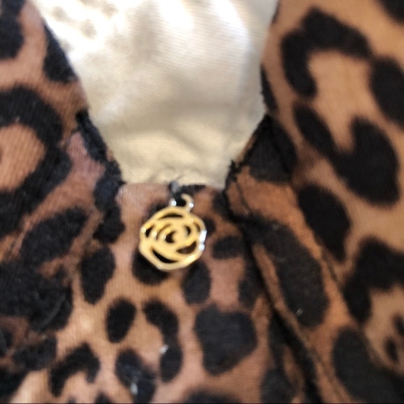 Betsy Johnson Bra/ size 30 DDD/ hock and closure REG & racetrack / leopard print - Picture 9 of 9